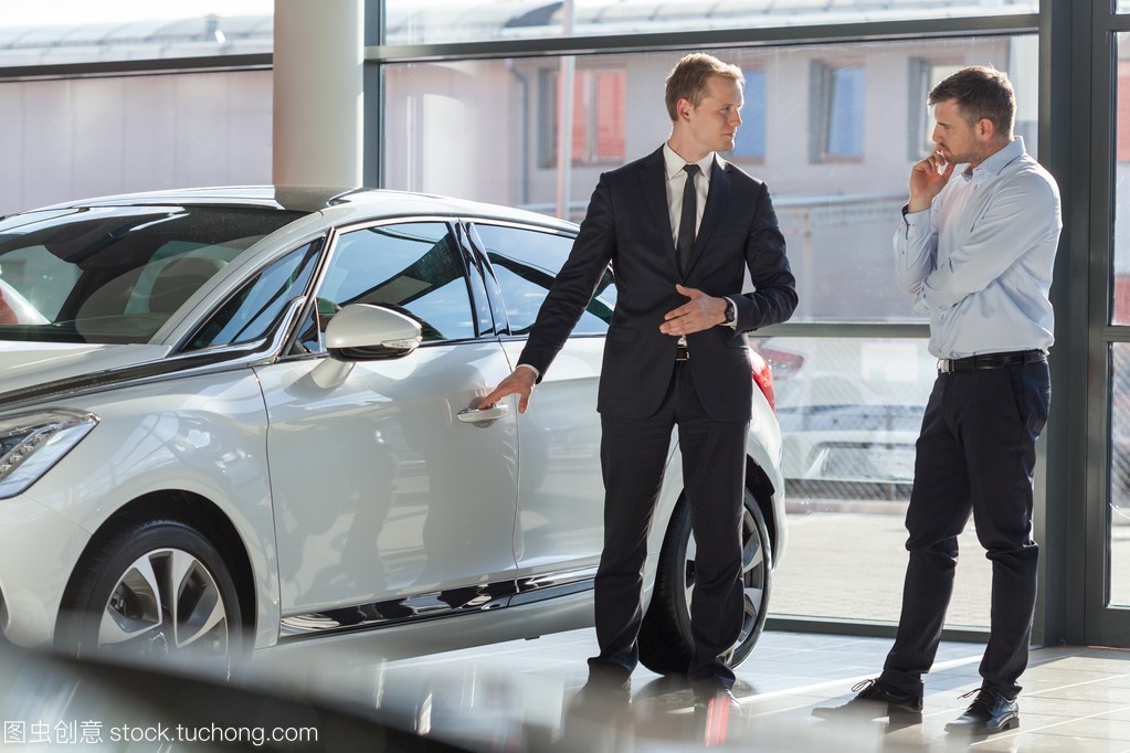 汽車代理和客戶